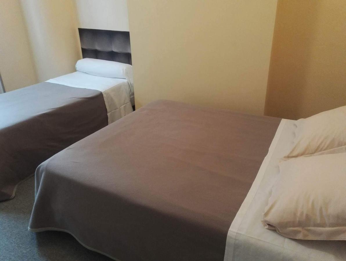 Hotel Du Square ريوم المظهر الخارجي الصورة